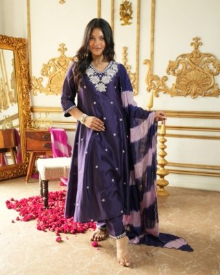 Zariyaa Sunheri Suit Set