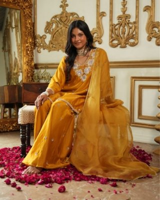 Zariya Genda Sharara Set